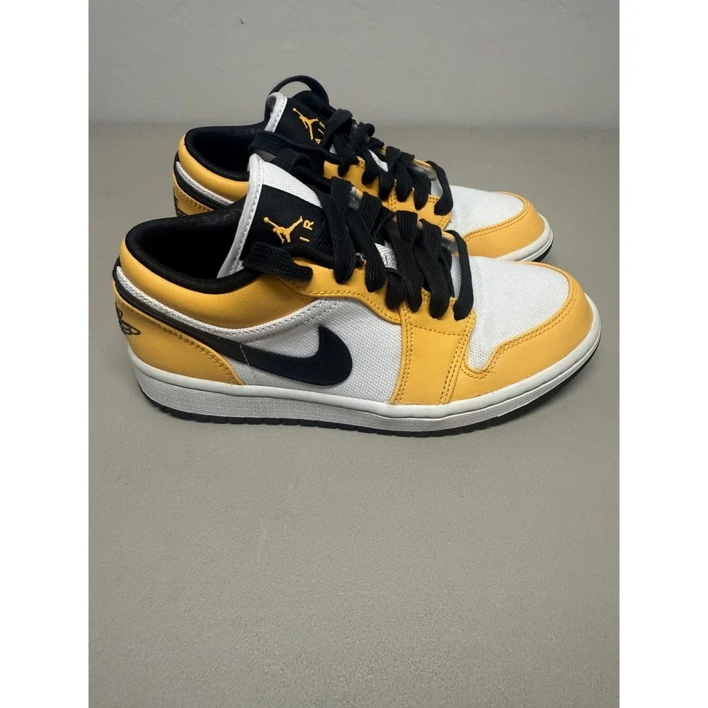 Size 7 W / 5.5 Youth - Air Jordan 1 Low